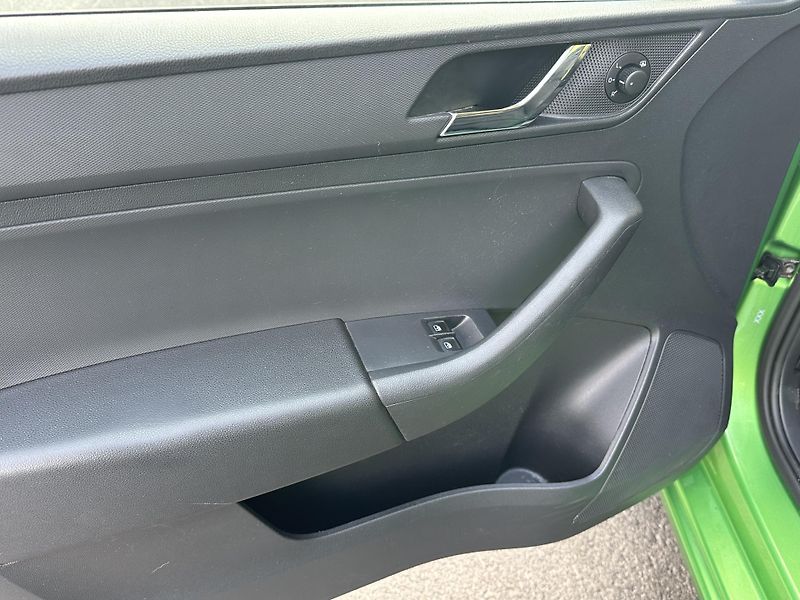 Škoda Rapid (2016) Spaceback 1.2TSI/66kW 1.Maj.  - fotka 5 z 35