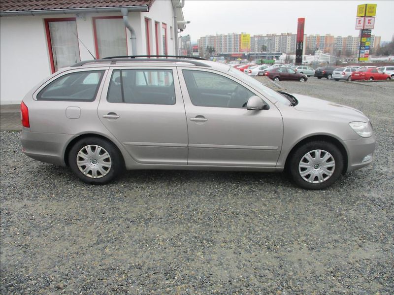 Škoda Octavia 1,6 TDI, klima, tažné zař. - fotka 5 z 25