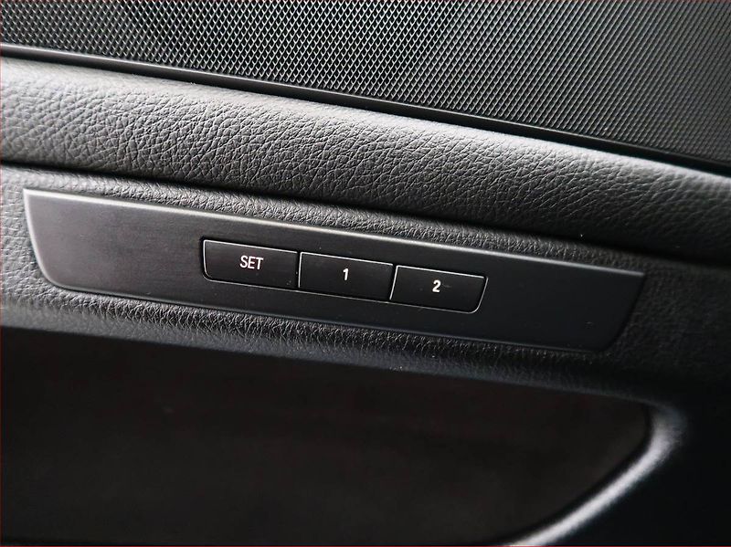 BMW Řada 5 (2015) 530d xDrive, 4X4, Automat - fotka 19 z 21
