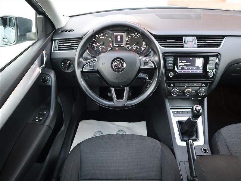 Škoda Octavia 1,4   TSi, DigiKlima, ParkPilo - fotka 8 z 31