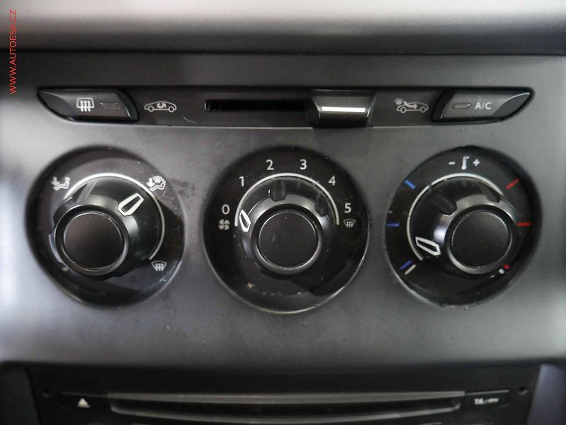 Citroën C3 (2011) 1.4i, ČR, AC - fotka 16 z 17