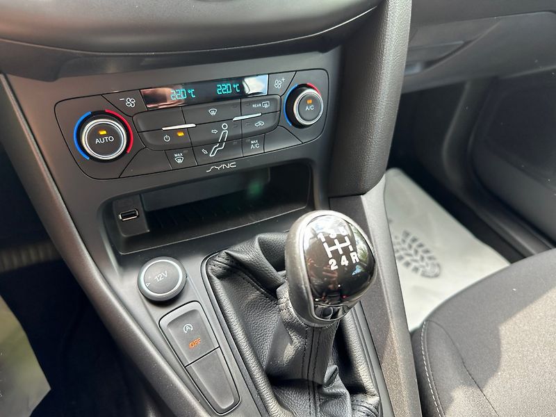 Ford Focus (2016) 1.0Ecoboost 74kw Business - fotka 24 z 25
