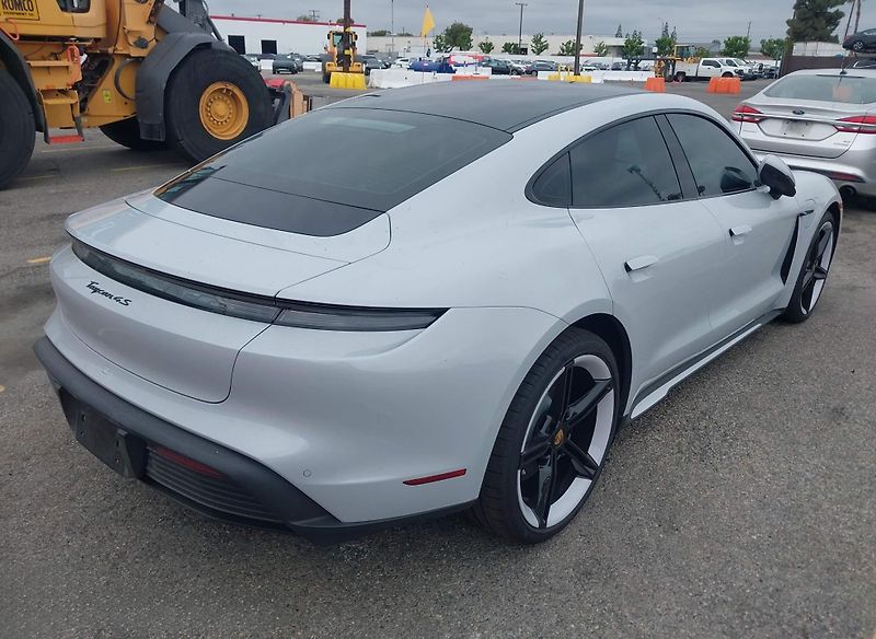 Porsche Taycan (2024) Auto na cestě - fotka 4 z 11
