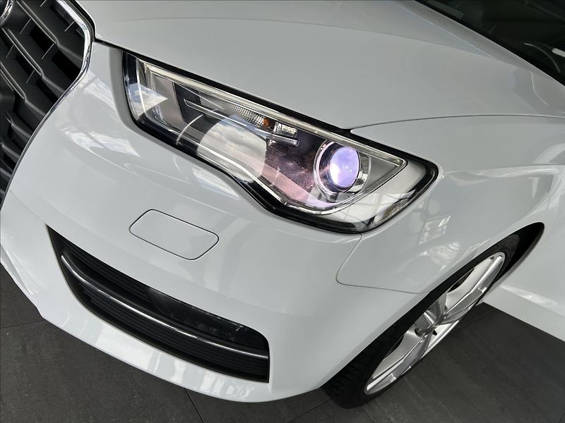 Audi A3 2,0   TDI 110kW,S-LINE,SPORTBA - fotka 31 z 35