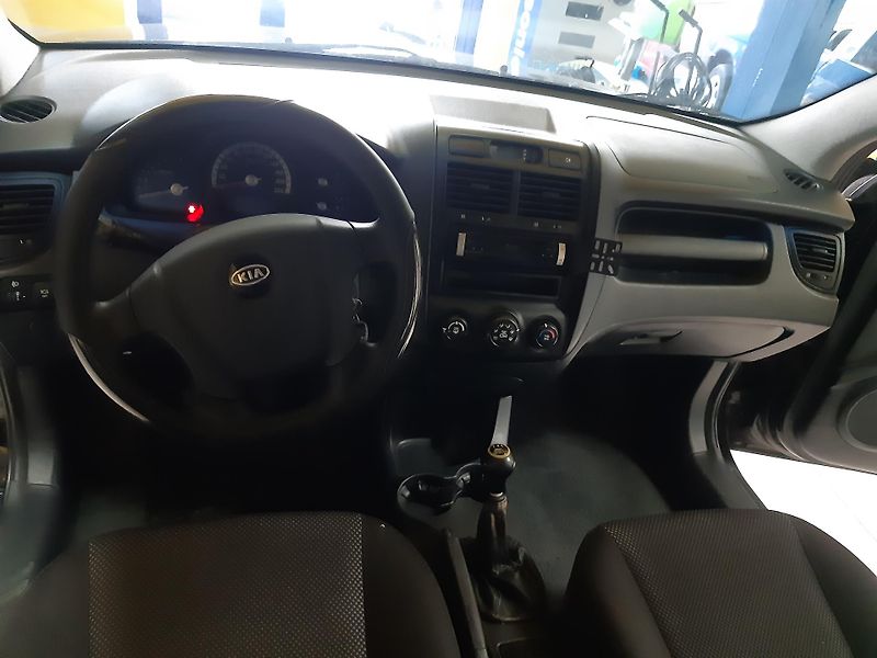 Kia Sportage 2.0 i 4x4 - fotka 9 z 18
