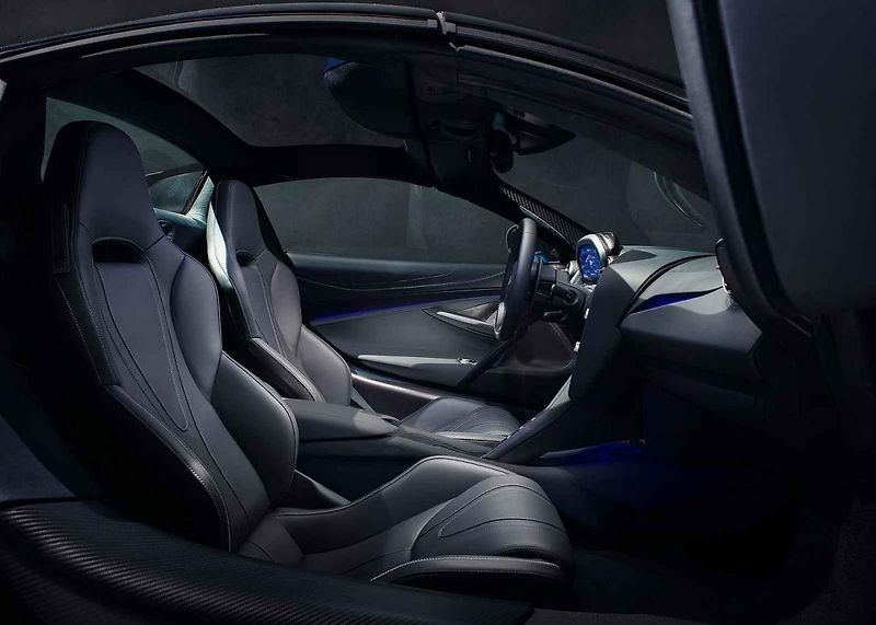 Do Ženevy se chystají elektromobily i sporťáky