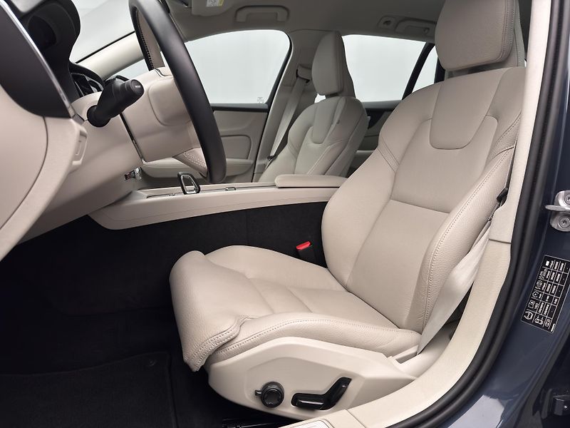 Volvo V60 B4 DARK PLUS CZ 1.maj - fotka 4 z 47
