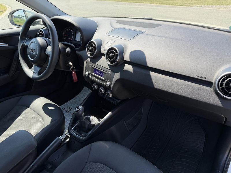 Audi A1 1.2 TFSI AC VÝHŘEVY SERVISKA - fotka 27 z 31