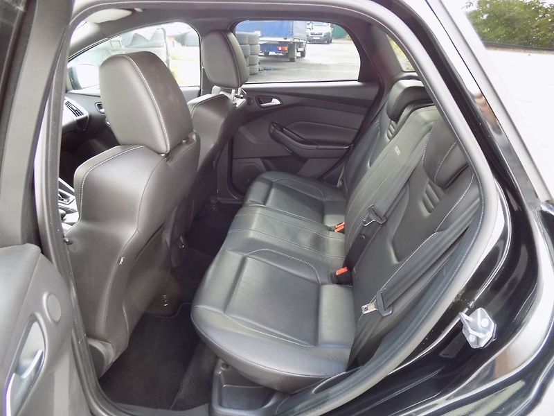 Ford Focus (2013) 2.0i ST/Bi-xenon/kůže/LED/ - fotka 9 z 36
