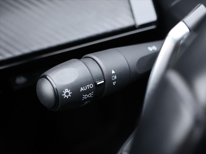 Peugeot 508 1,6 PureTech 133KW GTLINE - fotka 19 z 39