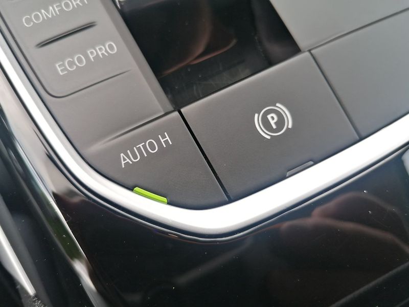 BMW Řada 3 (2020) 2.0 318D A/T Kůže - fotka 29 z 44