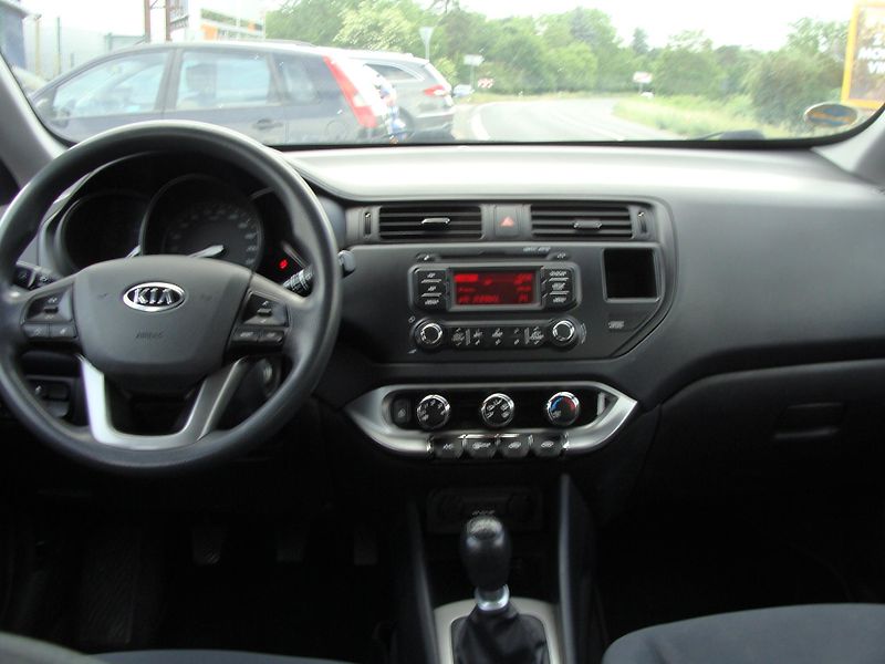 Kia Rio 1.4i, 80 kW, klimatizace - fotka 19 z 23