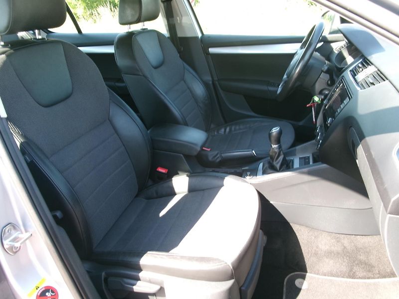 Škoda Octavia (2013) 1,4 TSI AC BT NAVI TEMP - fotka 36 z 38