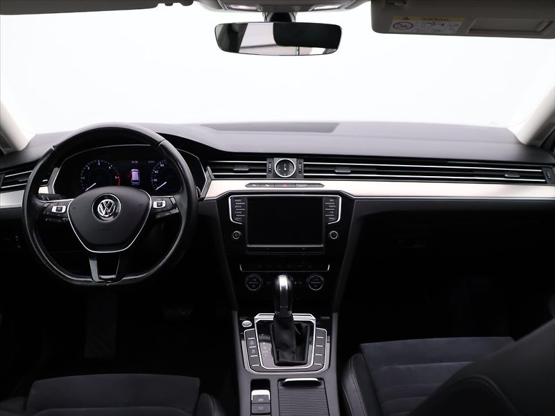 Volkswagen Passat 2,0 TDI 140k DSG Highline CZ - fotka 19 z 27