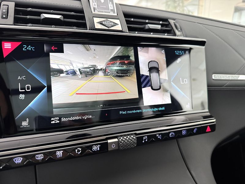 DS Automobiles DS7 Crossback 1,6 E-TENSE 300*AT8*4x4*RIVOLI - fotka 23 z 47
