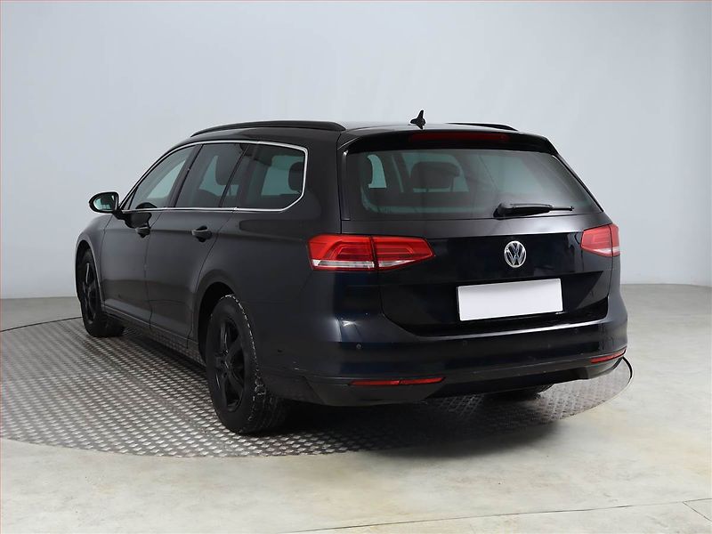 Volkswagen Passat (2015) Comfortline 2.0 TDI, Navi - fotka 4 z 17