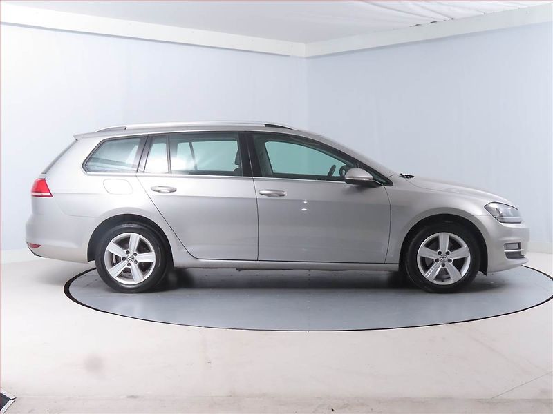 Volkswagen Golf (2017) Highline 2.0 TDI, Serv.kniha - fotka 6 z 17