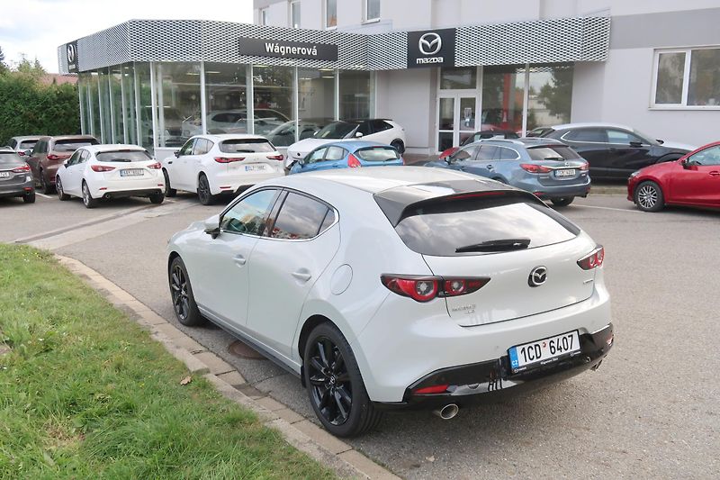Mazda 3 2,0 X186 AT AWD, Bose,360°kam. - fotka 9 z 29