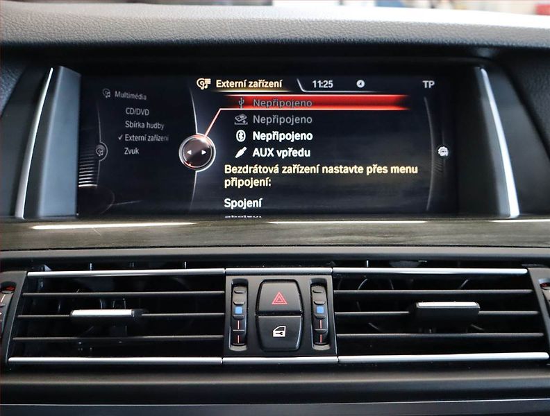 BMW Řada 5 (2015) Luxury Line 530d xDrive, 4X4 - fotka 17 z 32