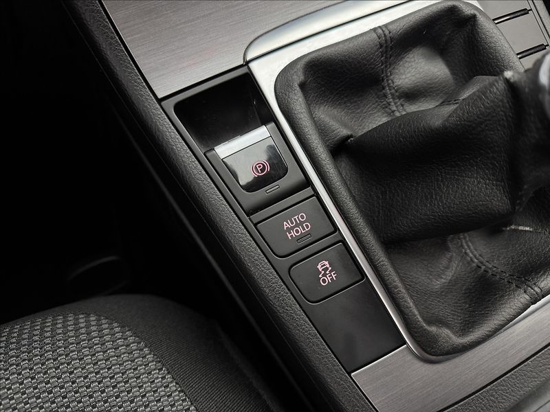 Volkswagen Passat 1,4 TSi NAVI SENZORY TAŽNÉ - fotka 22 z 36
