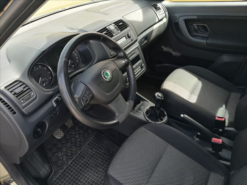 Škoda Roomster 1,2 TSi Scout - fotka 8 z 17