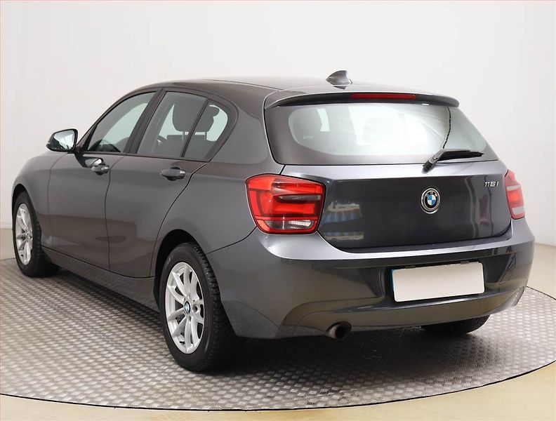 BMW Řada 1 (2014) 116i, Tempomat, Park. senzory - fotka 4 z 20