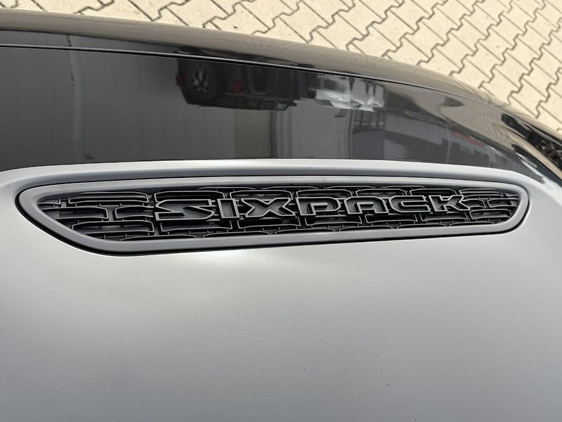 Dodge Charger 4dv. R/T 3,0 V6 AWD - fotka 37 z 40