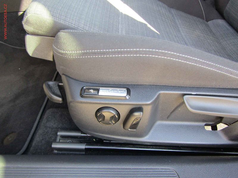 Volkswagen Passat (2020) 1.5 TSi, ČR, LED, park.čidla - fotka 11 z 20