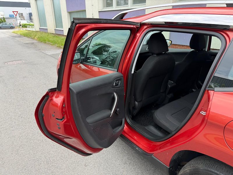 Peugeot 2008 1,2 PureTech / servis.kn./  - fotka 11 z 22