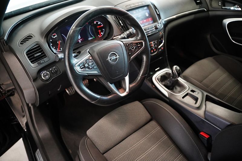 Opel Insignia - fotka 13 z 25