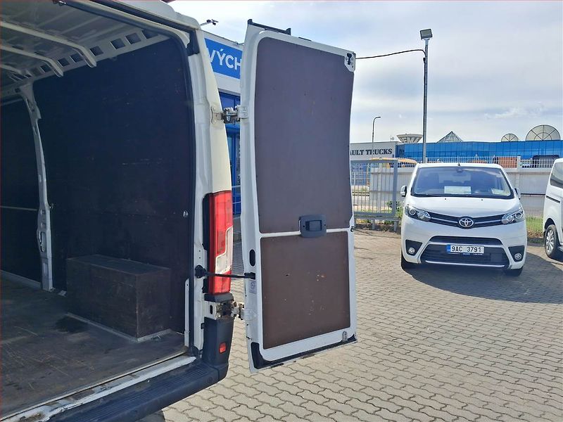 Peugeot Boxer (2020) 2.2 BlueHDi, L3H2, 13m3, 1.0t - fotka 13 z 17