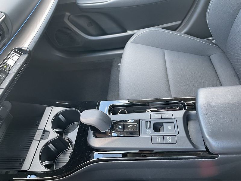 Toyota Prius 2.0 Plug-in Hybrid Prestige - fotka 19 z 30
