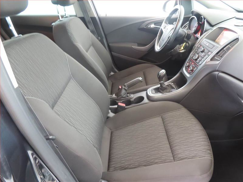Opel Astra (2015) 1.4 T, Tempomat, Park. senzory - fotka 9 z 15
