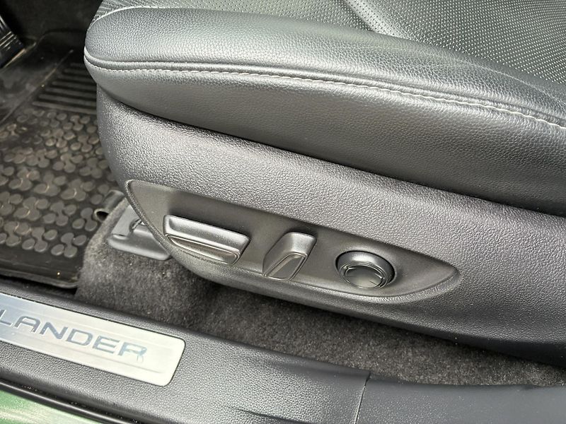 Toyota Highlander 2.5 HSD e-CVT AWD Executive Sk - fotka 13 z 27