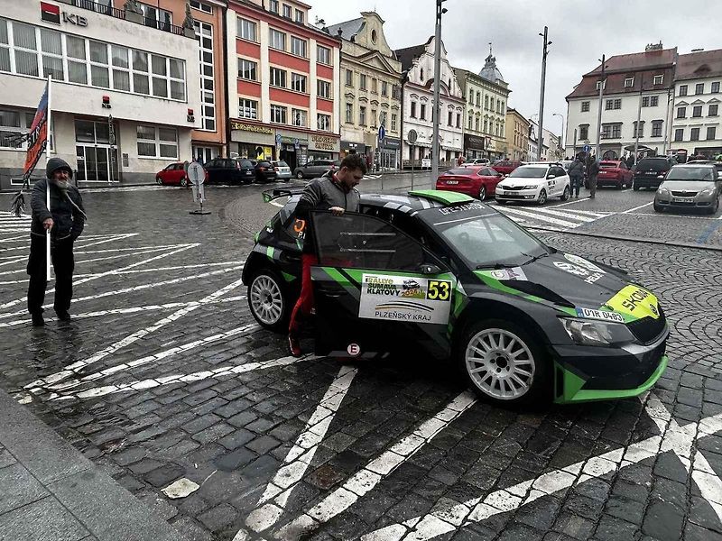 Tragédie, která se odehrála v rámci 58. ročníku Rallye Šumava, kdy po nehodě zemřela navigátorka Alena Krejčíková (41), nezasáhla jen příznivce rallye, ale její kamarády, jelikož byla na Klatovsku doma.