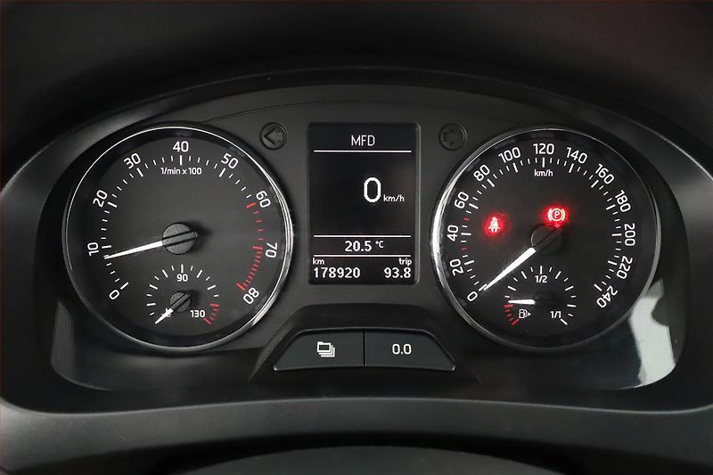 Škoda Rapid (2013) 1.2 TSI, Park. senzory - fotka 8 z 13