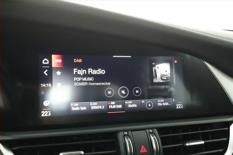 Alfa Romeo Giulia (2024) 2.0 Turbo - fotka 12 z 17