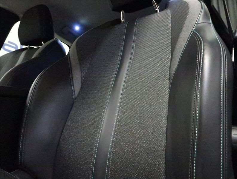 Peugeot 308 1,2 PT ALLURE NAVI KAMERA ČR - fotka 35 z 46
