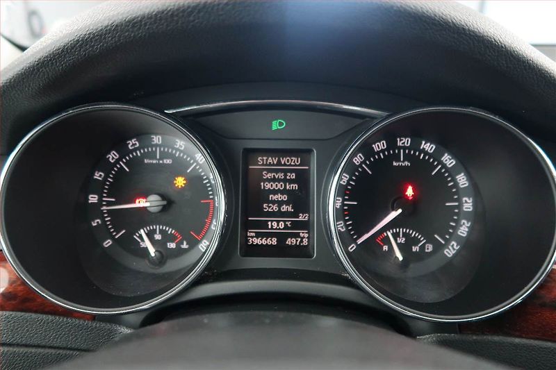 Škoda Superb (2012) 2.0 TDI, Automat, Tempomat - fotka 11 z 23