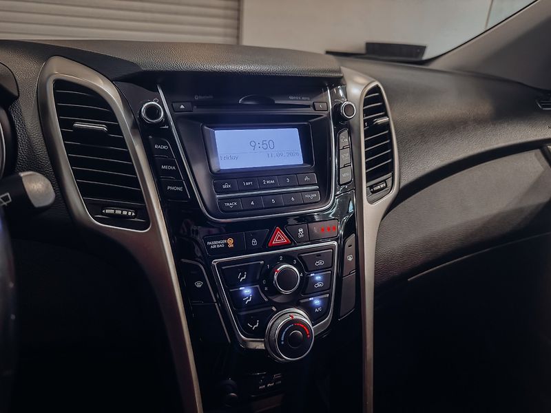 Hyundai i30 1.6CRDi 81kW - fotka 11 z 27