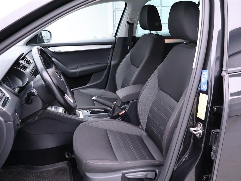 Škoda Octavia 1,6 TDI 85kW Ambition Fresh CZ - fotka 10 z 26