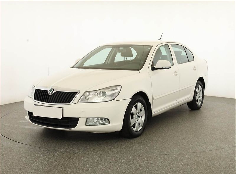 Škoda Octavia (2011) 1.6 TDI, Tempomat - fotka 2 z 16
