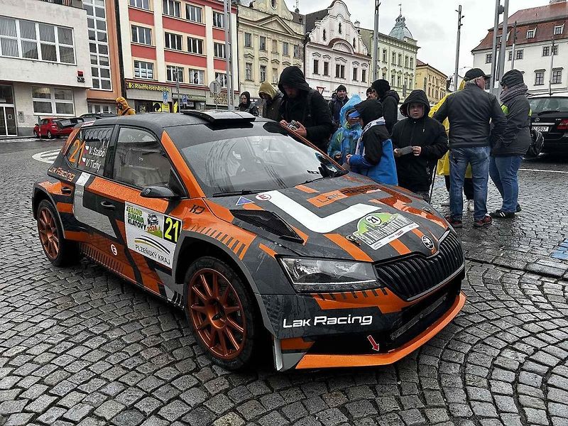 Tragédie, která se odehrála v rámci 58. ročníku Rallye Šumava, kdy po nehodě zemřela navigátorka Alena Krejčíková (41), nezasáhla jen příznivce rallye, ale její kamarády, jelikož byla na Klatovsku doma.