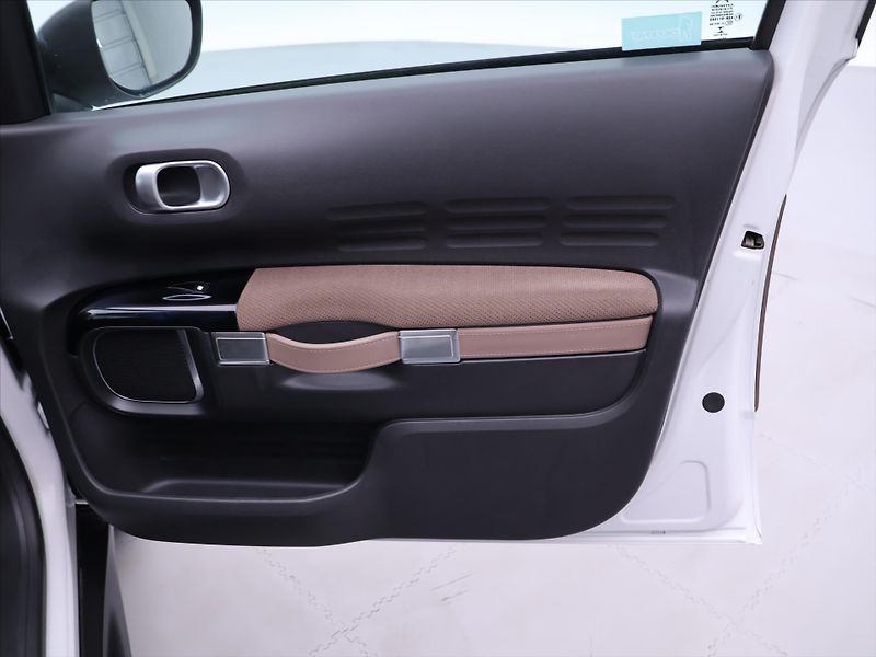 Citroën C4 Cactus 1,2 PT CZ Shine Panorama - fotka 12 z 30