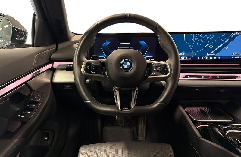 BMW i5 eDrive40 Touring M Kamera Taž. - fotka 9 z 18