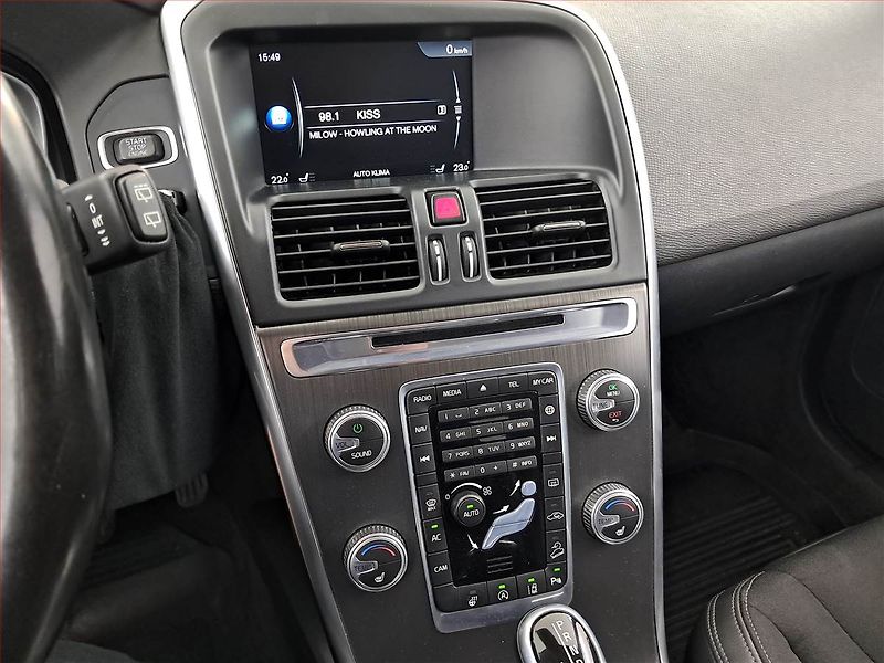 Volvo XC60 (2015) D4 AWD, 4X4, Automat - fotka 12 z 21