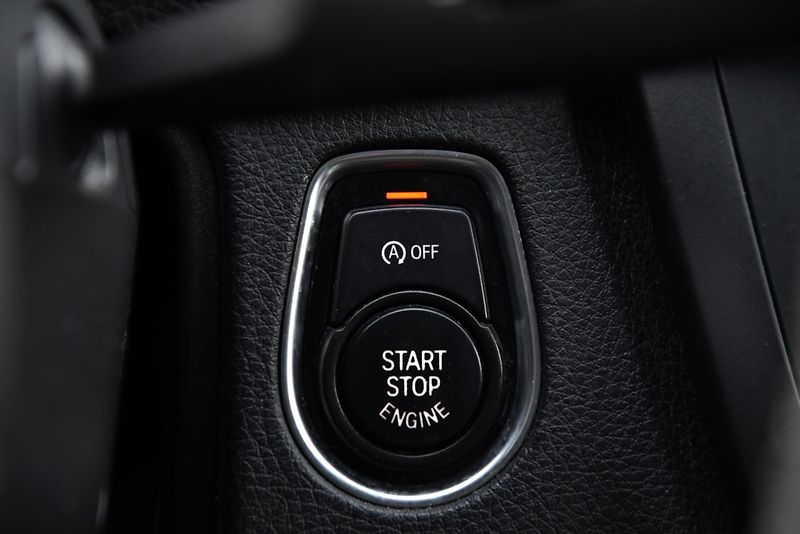 BMW Řada 3 318d (2.0) 6st, NAVI, ALU, PDC - fotka 17 z 51