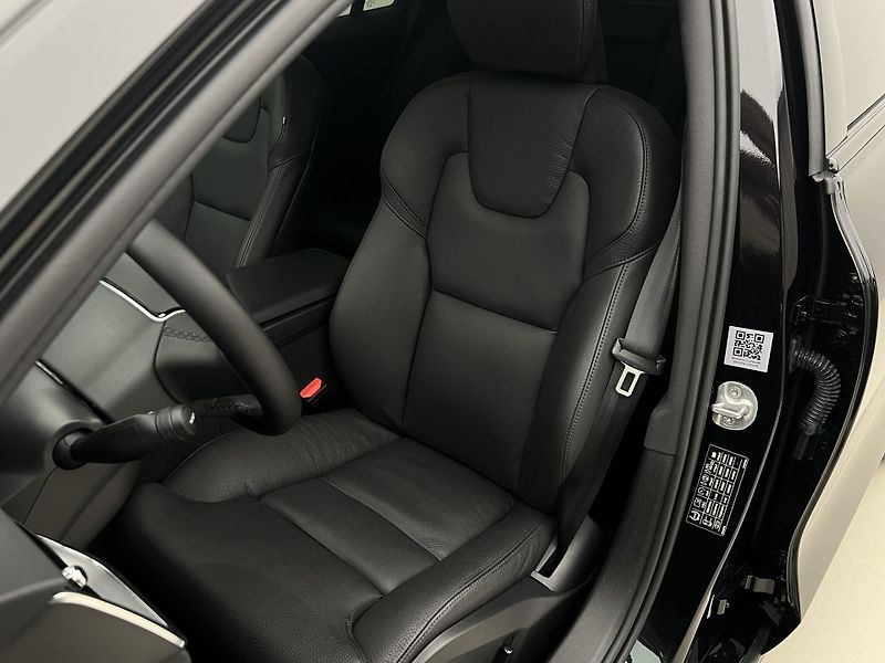 Volvo V60 B4 PLUS DARK AUT 1.maj. - fotka 18 z 45