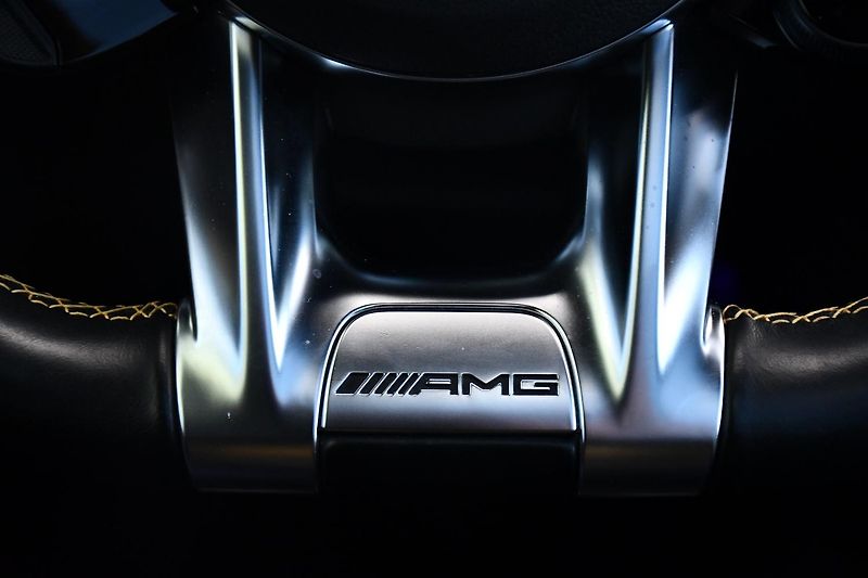 Mercedes-Benz GLA 45S AMG 4MATIC+PANO - fotka 27 z 53