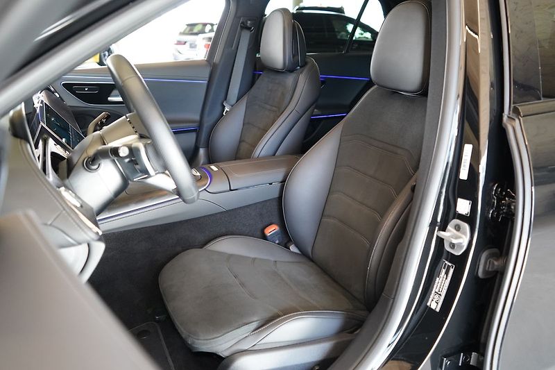 Mercedes-Benz Třídy E 220d 4MATIC AMG, Pano, Tažné - fotka 18 z 49